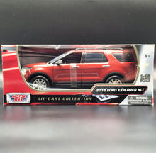 Load image into Gallery viewer, MotorMax 2015 Ford Explorer XLT SUV Dark Red #73186 1-18 Diecast Car