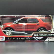 Load image into Gallery viewer, MotorMax 2015 Ford Explorer XLT SUV Dark Red #73186 1-18 Diecast Car