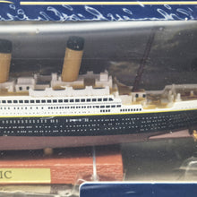 Load image into Gallery viewer, RMS Titanic - Classic Luxury Cruise Ship Alloy Scale Model 1:1250