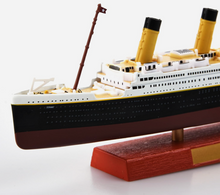 Load image into Gallery viewer, RMS Titanic - Classic Luxury Cruise Ship Alloy Scale Model 1:1250