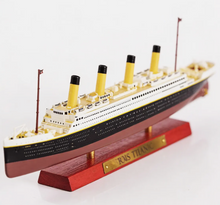 Load image into Gallery viewer, RMS Titanic - Classic Luxury Cruise Ship Alloy Scale Model 1:1250
