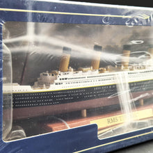 Load image into Gallery viewer, RMS Titanic - Classic Luxury Cruise Ship Alloy Scale Model 1:1250