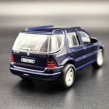 Load image into Gallery viewer, Smart Toys 2000 Mercedes-Benz ML430 Dark Blue 1:45 Diecast Car
