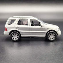 Load image into Gallery viewer, Smart Toys 2000 Mercedes-Benz ML430 Silver 1:45 Diecast Car