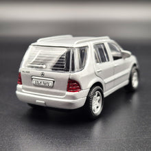 Load image into Gallery viewer, Smart Toys 2000 Mercedes-Benz ML430 Silver 1:45 Diecast Car