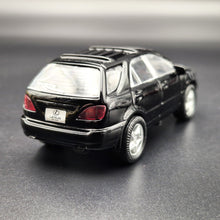 Load image into Gallery viewer, Smart Toys 2001 Lexus RX 300 Black 1:48 Diecast Car