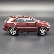 Load image into Gallery viewer, Smart Toys 2001 Lexus RX 300 Maroon 1:48 Diecast Car