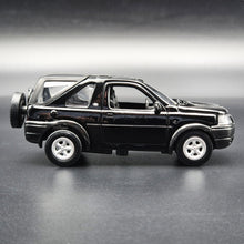 Load image into Gallery viewer, Smart Toys 2003 Land Rover Freelander Black 1:52 Diecast Car