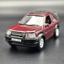 Load image into Gallery viewer, Smart Toys 2003 Land Rover Freelander Maroon 1:52 Diecast Car