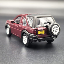 Load image into Gallery viewer, Smart Toys 2003 Land Rover Freelander Maroon 1:52 Diecast Car