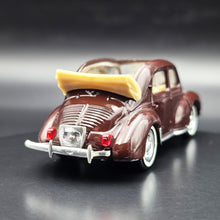 Load image into Gallery viewer, Solido 1960 Renault 4CV Decouvrable (Cabriolet) Brown #4538 Sixties Series 1:43 Die Cast Model