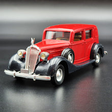 Load image into Gallery viewer, Solido Age D'Or 1937 Packard Sedan Red #4047 1:43 Die Cast Model