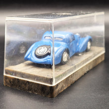 Load image into Gallery viewer, Solido Age D'or 1939 Bugatti Type 57S Atalante Blue #88 1:43 Die Cast Model