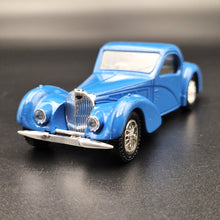 Load image into Gallery viewer, Solido Age D'or 1939 Bugatti Type 57S Atalante Blue #88 1:43 Die Cast Model