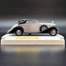 Load image into Gallery viewer, Solido Age D'or 1939 Rolls-Royce Phantom III Silver/Black #4046 1:43 Die Cast Model