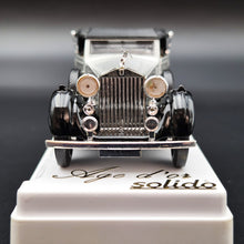 Load image into Gallery viewer, Solido Age D'or 1939 Rolls-Royce Phantom III Silver/Black #4046 1:43 Die Cast Model