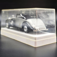 Load image into Gallery viewer, Solido Age D'or 1939 Rolls-Royce Phantom III Silver/Black #4046 1:43 Die Cast Model