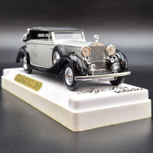 Load image into Gallery viewer, Solido Age D'or 1939 Rolls-Royce Phantom III Silver/Black #4046 1:43 Die Cast Model