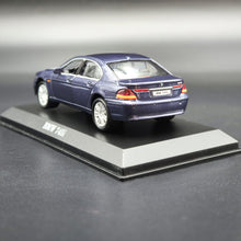 Load image into Gallery viewer, Welly 2002 BMW 745i Dark Purple 1:36 #9763 Collection Series Boxed
