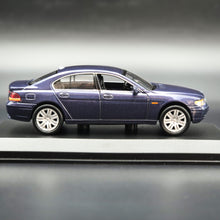 Load image into Gallery viewer, Welly 2002 BMW 745i Dark Purple 1:36 #9763 Collection Series Boxed