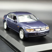 Load image into Gallery viewer, Welly 2002 BMW 745i Dark Purple 1:36 #9763 Collection Series Boxed