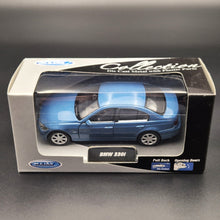 Load image into Gallery viewer, Welly 2005 BMW 330i E90 Metallic Blue #44011 1:43 Collection Series Boxed