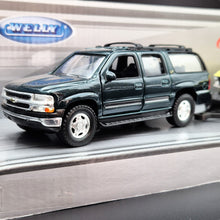Load image into Gallery viewer, Welly 2001 Chevrolet Suburban & 1970 Ford Mustang Boss 302 Off-Roader Trailer Set Collection