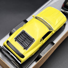 Load image into Gallery viewer, Welly 2001 Chevrolet Suburban & 1970 Ford Mustang Boss 302 Off-Roader Trailer Set Collection