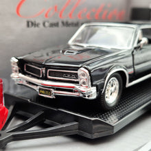 Load image into Gallery viewer, Welly 2002 Cadillac Escalade & 1965 Pontiac GTO Off-Roader Trailer Set Collection