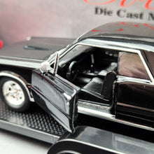 Load image into Gallery viewer, Welly 2002 Cadillac Escalade & 1965 Pontiac GTO Off-Roader Trailer Set Collection