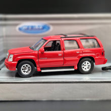Load image into Gallery viewer, Welly 2002 Cadillac Escalade & 1965 Pontiac GTO Off-Roader Trailer Set Collection