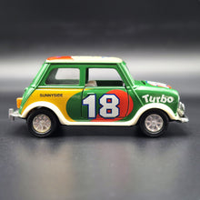 Load image into Gallery viewer, Superior Sunnyside 1996 Mini Cooper Mark VII Green 1:24 SS 5703 Die Cast Model