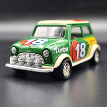 Load image into Gallery viewer, Superior Sunnyside 1996 Mini Cooper Mark VII Green 1:24 SS 5703 Die Cast Model