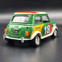 Load image into Gallery viewer, Superior Sunnyside 1996 Mini Cooper Mark VII Green 1:24 SS 5703 Die Cast Model