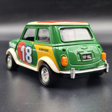 Load image into Gallery viewer, Superior Sunnyside 1996 Mini Cooper Mark VII Green 1:24 SS 5703 Die Cast Model
