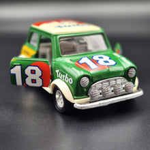 Load image into Gallery viewer, Superior Sunnyside 1996 Mini Cooper Mark VII Green 1:24 SS 5703 Die Cast Model