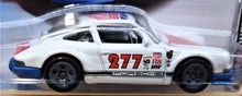 Load image into Gallery viewer, Hot Wheels 2018 '71 Porsche 911 White #115 Nightburnerz 10/10 New