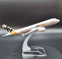 Load image into Gallery viewer, Airbus A320 Jetstar Airlines 1:400 Metal Die Cast Airliner Plane