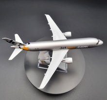 Load image into Gallery viewer, Airbus A320 Jetstar Airlines 1:400 Metal Die Cast Airliner Plane