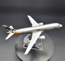 Load image into Gallery viewer, Airbus A320 Jetstar Airlines 1:400 Metal Die Cast Airliner Plane
