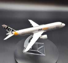 Load image into Gallery viewer, Airbus A320 Jetstar Airlines 1:400 Metal Die Cast Airliner Plane