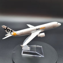 Load image into Gallery viewer, Airbus A320 Jetstar Airlines 1:400 Metal Die Cast Airliner Plane