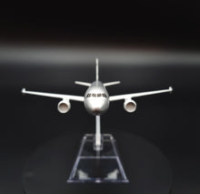Load image into Gallery viewer, Airbus A320 Jetstar Airlines 1:400 Metal Die Cast Airliner Plane