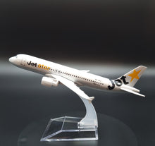 Load image into Gallery viewer, Airbus A320 Jetstar Airlines 1:400 Metal Die Cast Airliner Plane