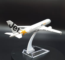 Load image into Gallery viewer, Airbus A320 Jetstar Airlines 1:400 Metal Die Cast Airliner Plane