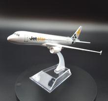 Load image into Gallery viewer, Airbus A320 Jetstar Airlines 1:400 Metal Die Cast Airliner Plane