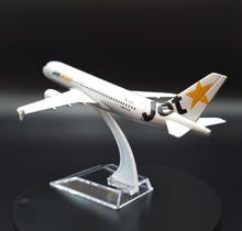 Load image into Gallery viewer, Airbus A320 Jetstar Airlines 1:400 Metal Die Cast Airliner Plane