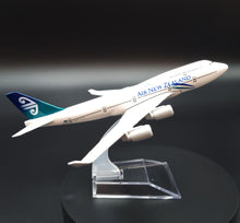 Load image into Gallery viewer, Boeing B747-400 AIr New Zealand 1:400 Metal Die Cast Airliner Plane