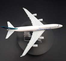 Load image into Gallery viewer, Boeing B747-400 AIr New Zealand 1:400 Metal Die Cast Airliner Plane