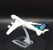 Load image into Gallery viewer, Boeing B747-400 AIr New Zealand 1:400 Metal Die Cast Airliner Plane